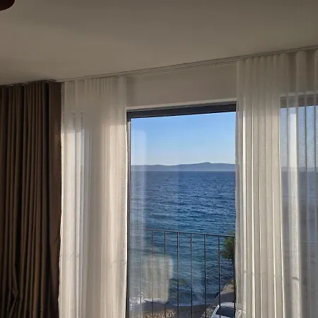 Villa Adriatic Horizon - Beachfront House With Rooftop Pool, Garage & Panoramic Sea View Drašnice