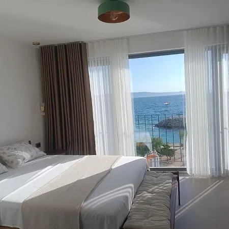 Adriatic Horizon - Beachfront House With Rooftop Pool, Garage & Panoramic Sea View Drasnice