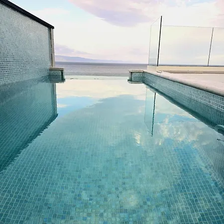 Adriatic Horizon - Beachfront House With Rooftop Pool, Garage & Panoramic Sea View * ドラスニセ